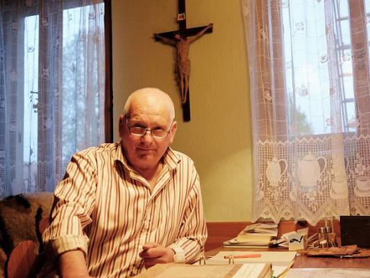 Farář Ivo Šimůnek ve své pracovně, Autor: Veronika Kučerová